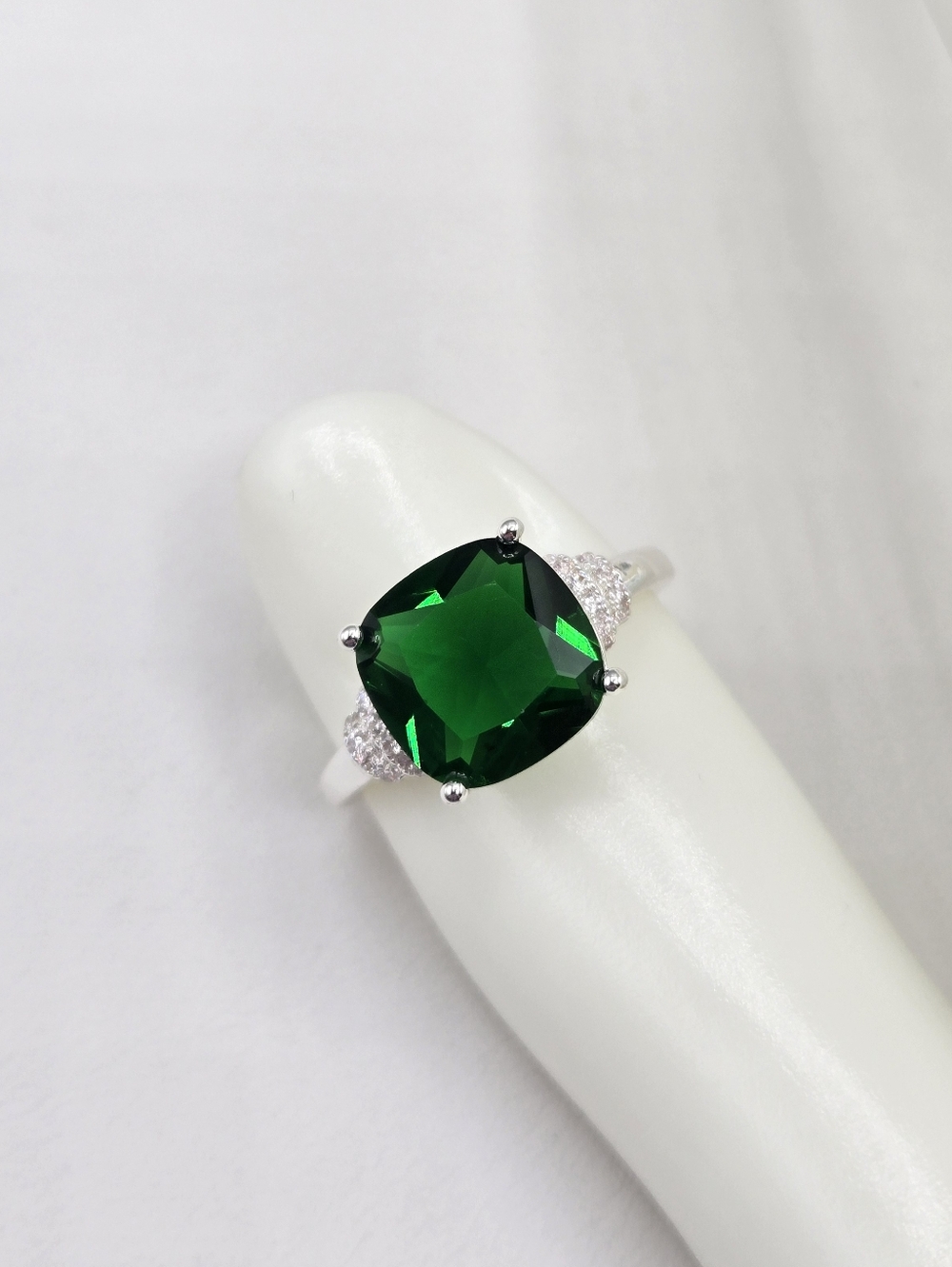 Swarovski Crystal Elements Silver Statement Ring Emerald Green Size 6.75 Bridal - Picture 6 of 8
